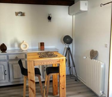 Saint-Sauveur-de-Cruzieres Apartamento | Chez Fanfan
