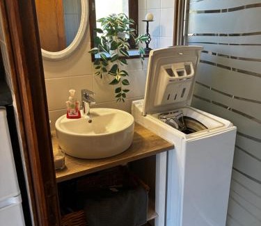 Saint-Sauveur-de-Cruzieres Apartamento | Chez Fanfan