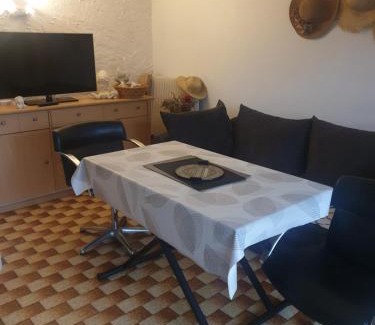 Givry Casa | CHEZ MARYLENE Mon tarif quarante huit euros sans site ici Tarifs chambre plus frais du site plus taxes France vingt huit Euros sur place à votre arrivéeNoté et accepté par les bureaux à lire et accepter avant explication réservation