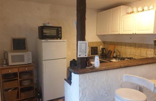 Givry Casa | CHEZ MARYLENE Mon tarif quarante huit euros sans site ici Tarifs chambre plus frais du site plus taxes France vingt huit Euros sur place à votre arrivéeNoté et accepté par les bureaux à lire et accepter avant explication réservation