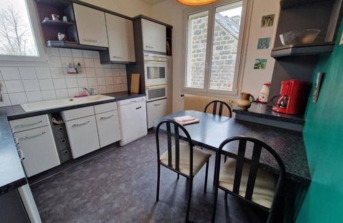 Saint-Pierre-le-Chastel Apartamento | *Chez Maurice* Family home & Countryside