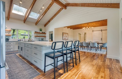 Cloverdale Casa | Chianti: Secluded Luxury Estate with Pool, Pickleball, Game Barn & Views
