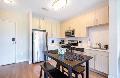 Downtown Apartamento | Chic 1 bed Apt + Rooftop & Gym - Downtown Stamford