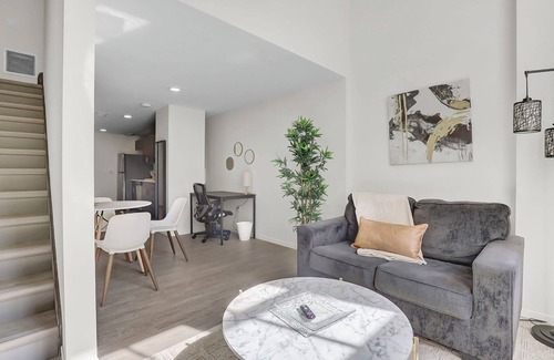 Gateway District Apartamento | Chic 1-bed loft in Playhouse square, near Stadiums, Theater, Dining, Pets OK