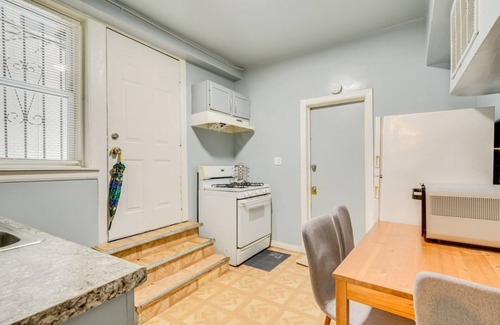 East Garfield Park Apartamento | Chic 1-bedroom apartment in fantastic Chicago with WiFi, AC