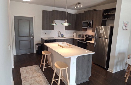 Madison Apartamento | Chic 1-bedroom apartment with fitness room and swimming pool at Town Madison.