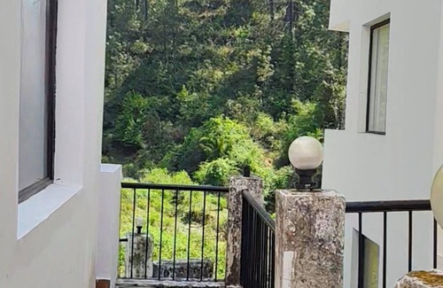 Sukha Apartamento | Chic 1-bedroom apartment in Sukha with fitness room, WiFi, AC