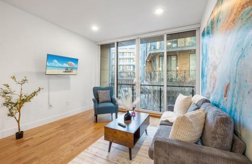 Olde Kensington Apartamento | Chic 1br Retreat Pool, Gym Balcony Views