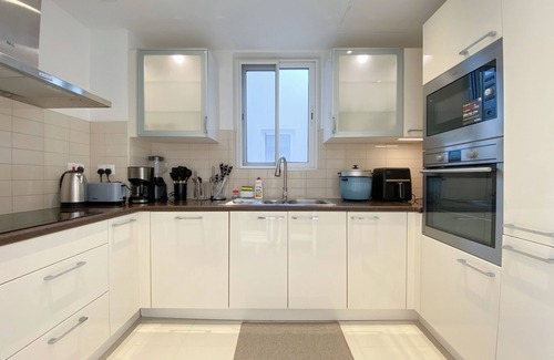 Seeb Apartamento | Chic 1BRlPool &Walkable Hotspots