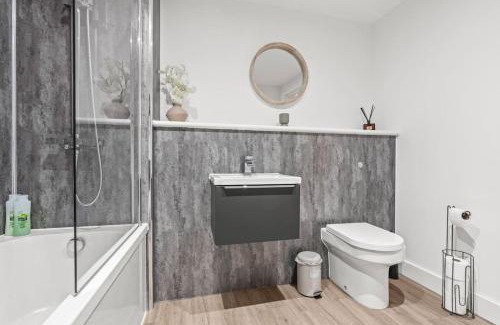 Vauxhall Apartamento | Chic 2-Bed City Centre Apartment, Family-Friendly with Parking & Wi-Fi, Accommodates 4