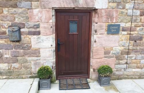 Winkhill Casa | Chic 2 Bed Peak District Cottage Barn - Alton Towers, Christmas Markets, Polar Bears, Chatsworth