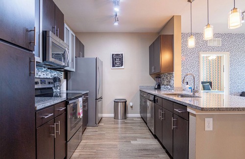 Southeast Orlando Apartamento | Chic 2-bedroom apartment in amazing Orlando with WiFi, AC, fitness room and pool