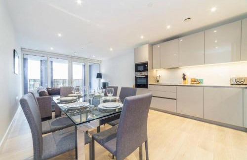 Evelyn Apartamento | Chic 2-Bedroom Apartment in Canada Water, London - Stylish Retreat Near the River Thames