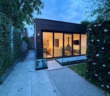 South Woodford Casa | Chic 2 Bedroom Modern Cave House