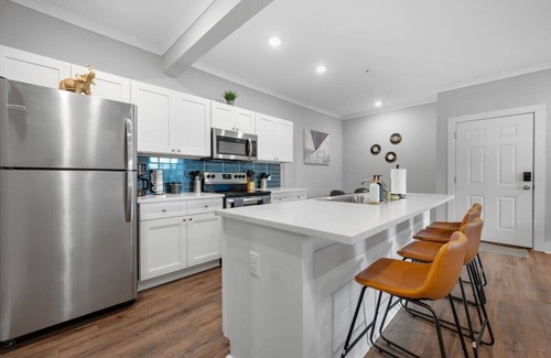 Port Wentworth Apartamento | Chic 2-bedroom Stay with AC, fitness room, pool, WiFi - E