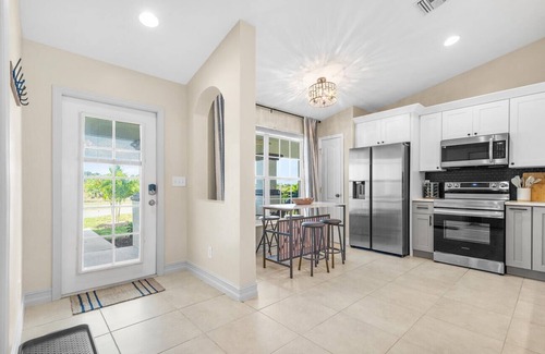 Mariner Casa | Chic 3BR Waterfront Stay in Cape Coral