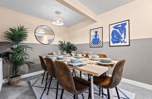 Sherborne St. John Casa | Chic 5-bedroom House in Basingstoke with Parking by PureStay