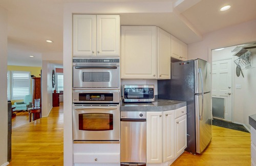 Alki Casa | Chic Alki Point Retreat w/ 2 Bay-View Balconies - Walk to Beach and Eateries