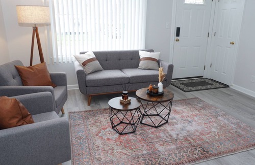 Madison Heights Casa | Chic and Cozy 2BR+Den House