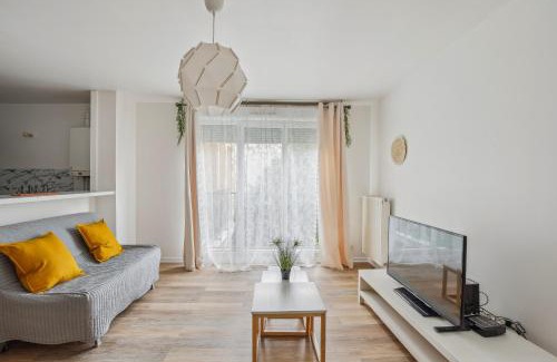 Monmousseau-Verollot Apartamento | Chic and spacious apartment with balcony