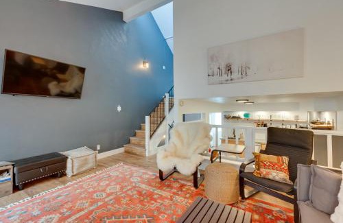 Angel Fire Apartamento | Chic Angel Fire Condo Walk to Ski Resort!