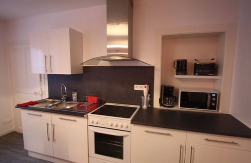 Epinal Apartamento | Apartamento renovado en Épinal, ¡cerca de atracciones y listo para 4 personas!