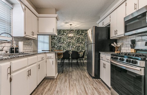 Norman Casa | Chic Chalet - Charming 3-bedroom house in Norman with AC, WiFi. Enjoy your stay
