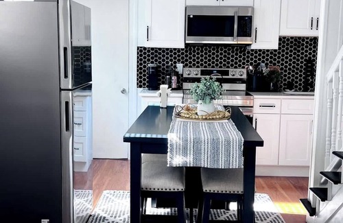 Riverside Casa | Chic City Guesthouse Getaway