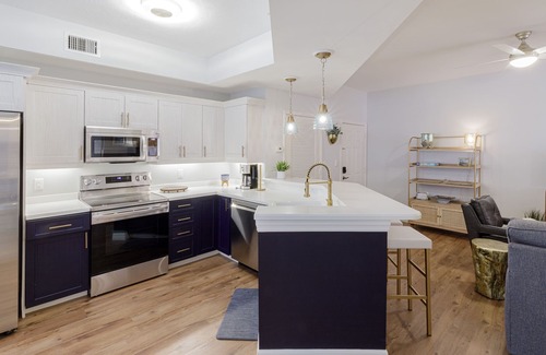 Redevelopment Area Condominio | Chic Coastal Condo - Steps to the Best of Naples