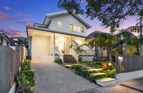 Freshwater Casa | Chic Coastal Retreat