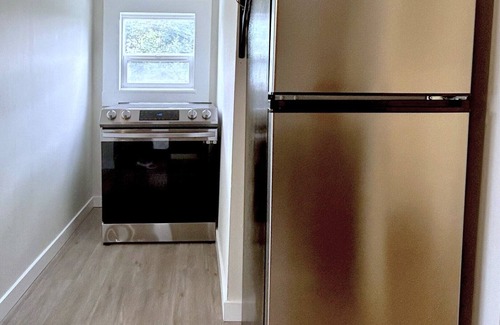 Renton Apartamento | Chic, Cozy & New! Great location, Street Parking with AC