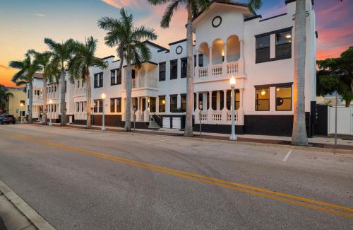 Fort Myers River District Casa | Chic & Cozy River District Townhouse