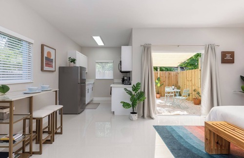 Buena Vista Apartamento | Chic Deco Hideaway w/ King Bed
