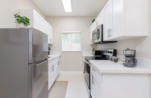 Buena Vista Apartamento | Chic Deco Hideaway w/ King Bed