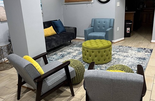 Eckington Apartamento | Chic Chic-In-Law Suite