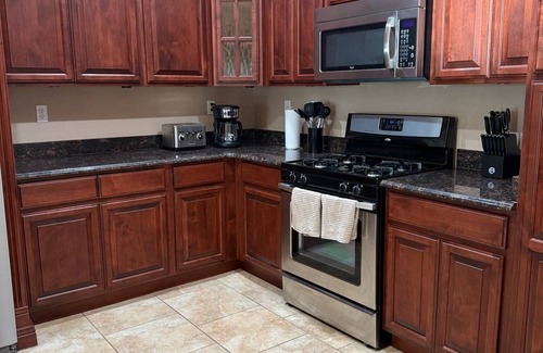 Northeast El Paso Casa | Chic Family Retreat- Amazing 3-bedroom house with AC in NE El Paso
