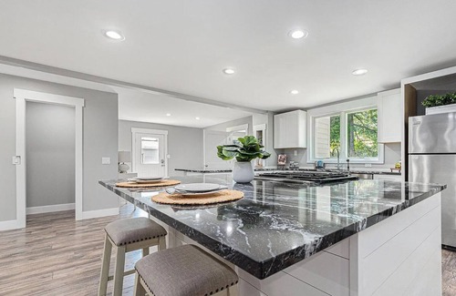 Old Mission Otro | Chic Farmhouse retreat: Woods, Water, Wine & Wellness