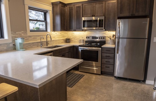 Genesee Apartamento | Elegante y nuevo piso a nivel del suelo en el icónico oeste de Seattle