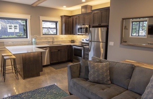 Genesee Apartamento | Elegante y nuevo piso a nivel del suelo en el icónico oeste de Seattle