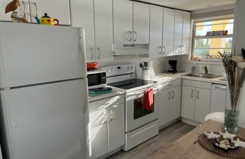 Barrier Island Condominio | Chic Fort Lauderdale Beach Hideaway, Breathtaking Waterfront Views, 5☆ Stay