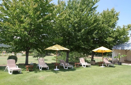 Digne-les-Bains Hotel | Chic Golfer's Retreat with Seasonal Outdoor Swimming Oasis - Parking