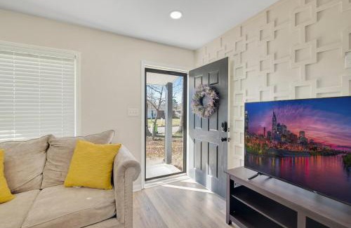 Southeast Raleigh Casa | Chic home with king bed in Raleigh