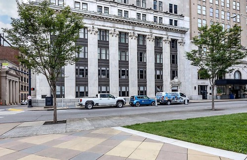 Paradise Apartamento | Chic King Double Hotel Suite in Downtown Nashville