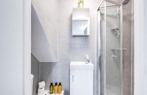 Hendon Apartamento | Chic Loft Studio, Free Parking, Airfryer, Free amenities, 25 Mins to Central London