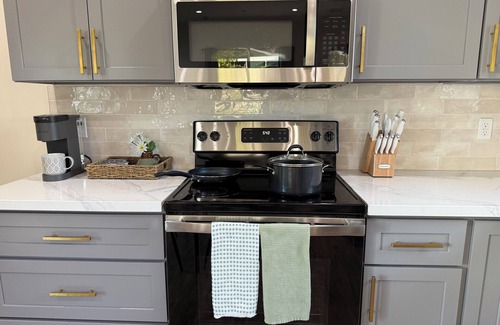 Mission Hills Casa | Chic & Modern 2 Bedroom 2 Bathroom Casita - Pet Welcome