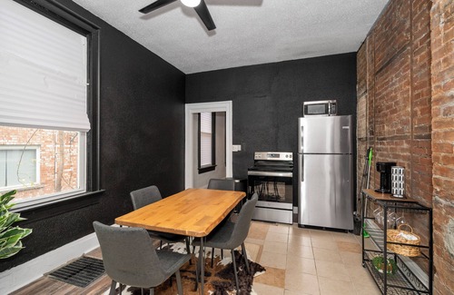 Walnut Hills Casa | Chic Modern Gem w/Style Suites – Stunning Duplex in Desirable Walnut Hills!