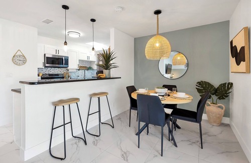 Town N County Park Casa | Chic & Modern Getaway -Close to Beach , Local Fun & Attractions