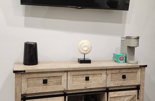 Woodland Hills Apartamento | Chic, Modern studio with WiFi, AC and Washer/Dryer in enchanting Los Angeles