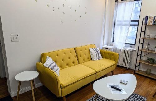 Ukrainian Village Apartamento | Chic One Bedroom Retreat in Downtown Manhattan