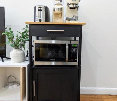 Ukrainian Village Apartamento | Chic One Bedroom Retreat in Downtown Manhattan